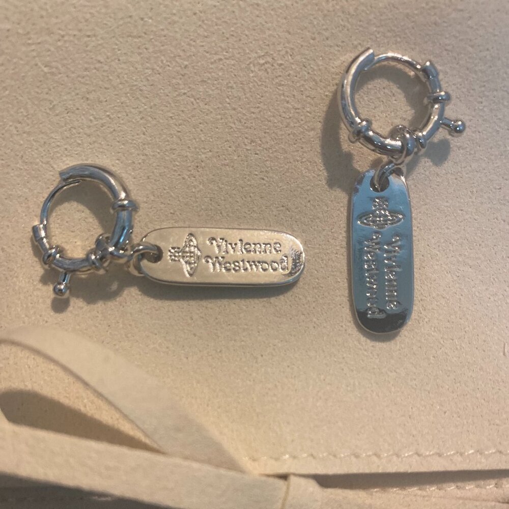 Vivienne Westwood Silver Dog Tag Earrings - Picture 6 of 7